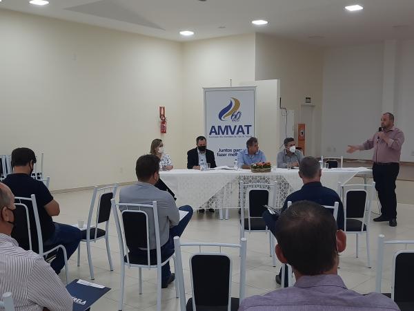 Amvat debate regionalização do saneamento e situação das MEIs