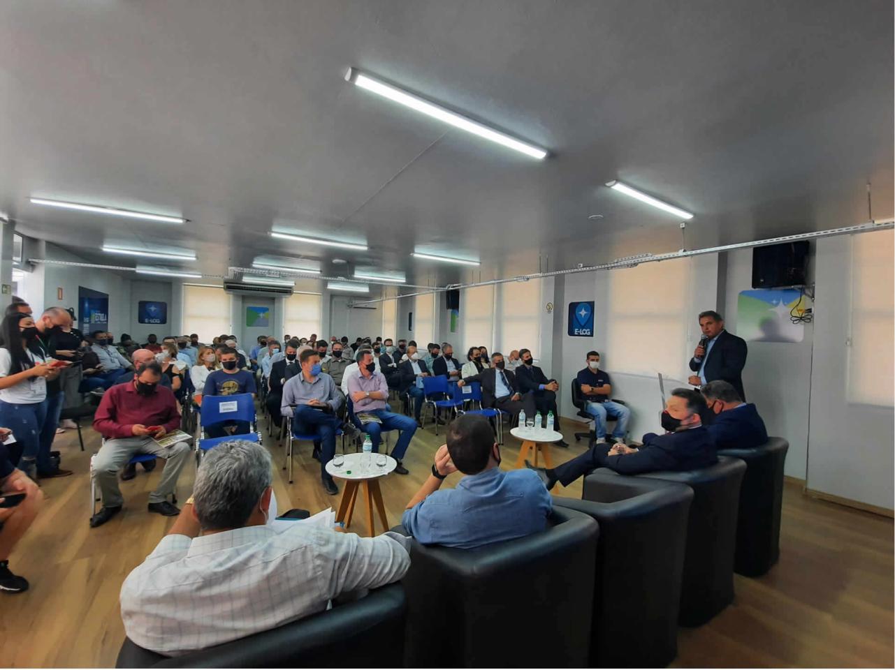 Assembleia reuniu prefeito de toda a região durante a Multifeira, em Estrela