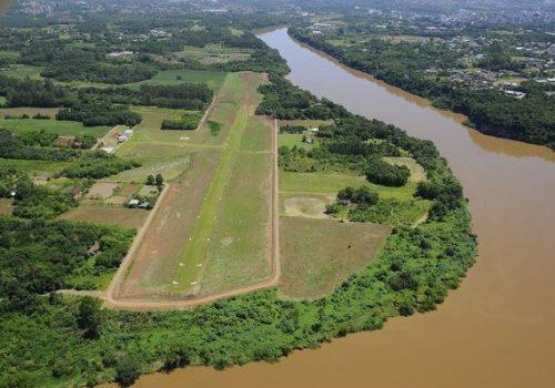 Amvat apoia projeto para ampliação e asfaltamento do aeródromo regional