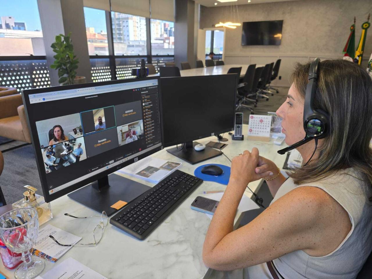 Presidente da Amvat, prefeita Gláucia Schumacher participou da assembleia 