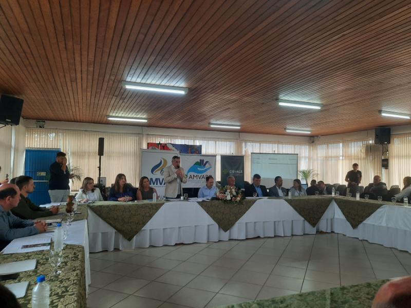 Prefeitos do Vale do Taquari e Rio Pardo se reúnem durante a Fenachim