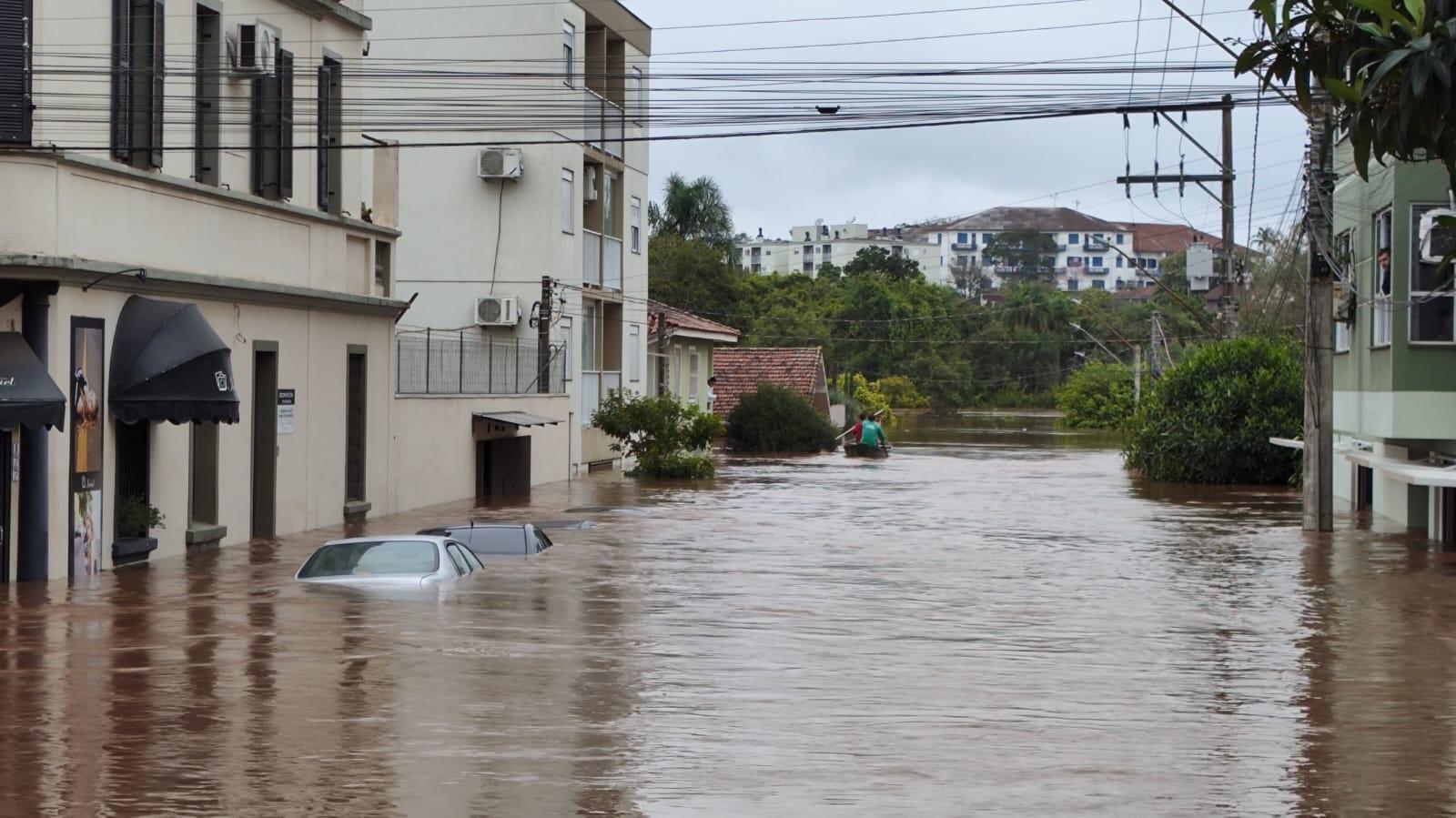 Cidades como Estrela foram tomadas pelas águas devido à cheia do Rio Taquari