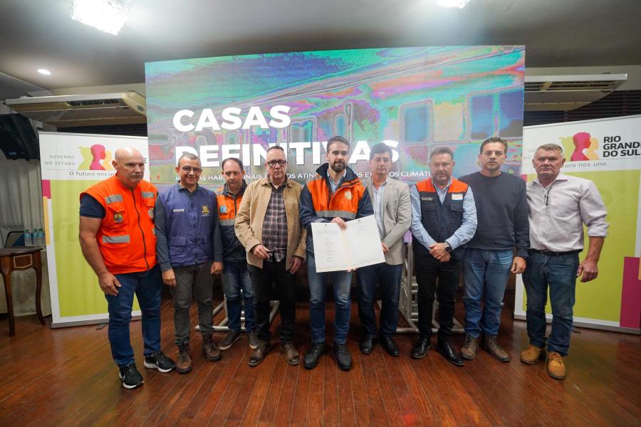 Governador anuncia construção de moradias no Vale