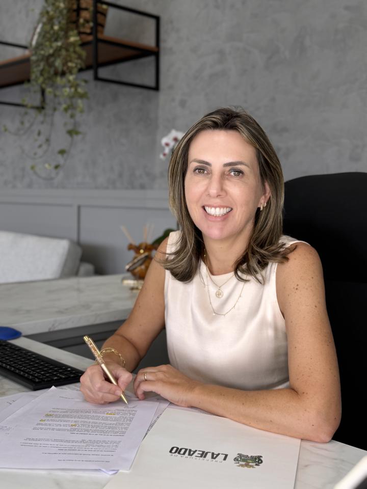 Gláucia é a primeira mulher a presidir a Amvat 