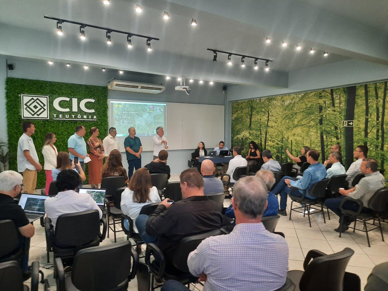 Prefeitos poderam apresentar aos técnicos seus pedidos de adequações ao projeto